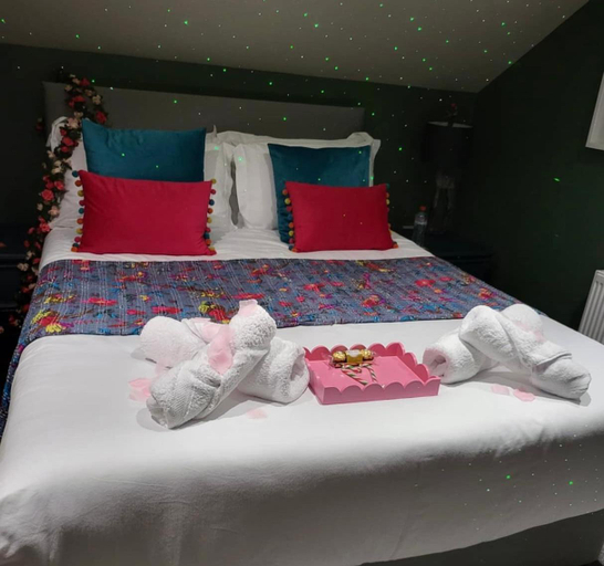 Others 2, Wee Hoose-Private-Hottub -Romantic Break-Portaferry, North Down and Ards