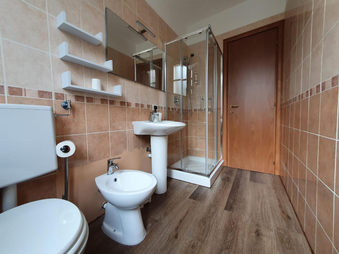 Bathroom 20