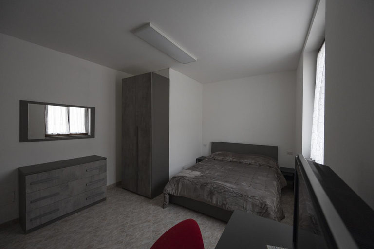 Others 5, Placido's B&B, Milano