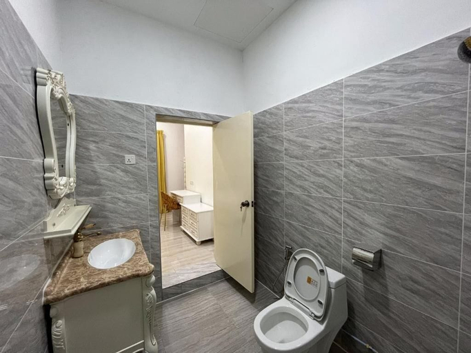 Bathroom 3, Titiwangsa Premium Villa KL by uBook, Kuala Lumpur