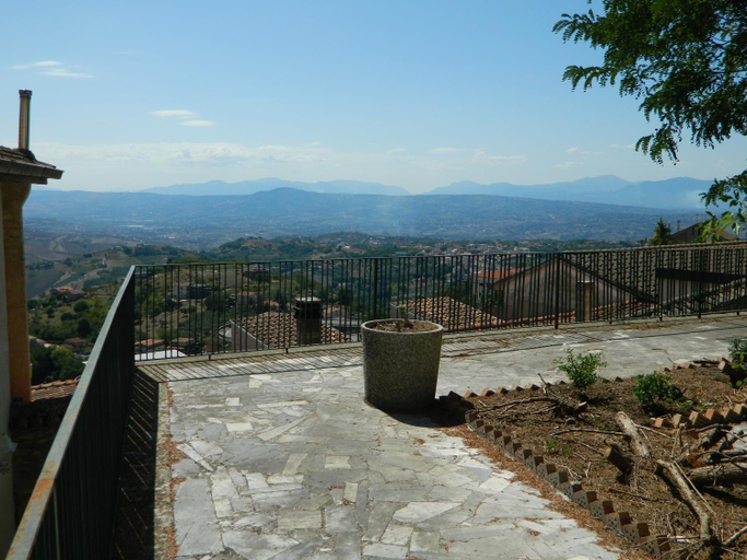 Others 5, Casa Vela, Avellino