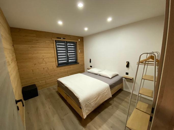 Bedroom 3, Les Chalets des Capucines & Jacuzzi privatif, Vosges