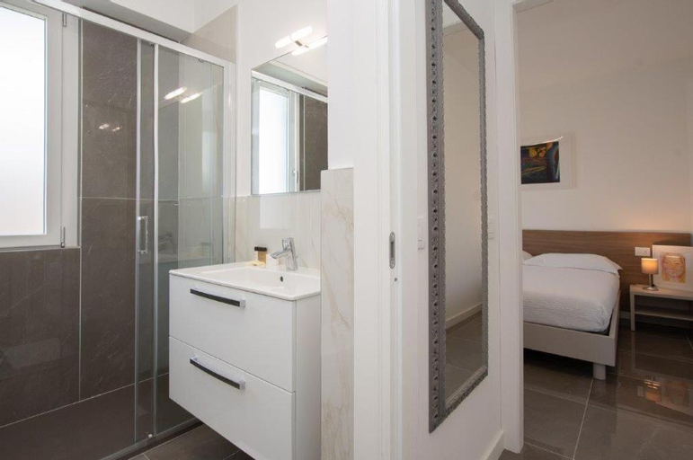 Bedroom 2, Ad un passo da…, Savona