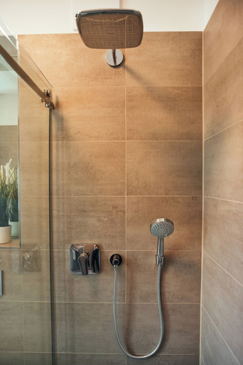 Bathroom 5, The Rix Studios & Suites, Berlin