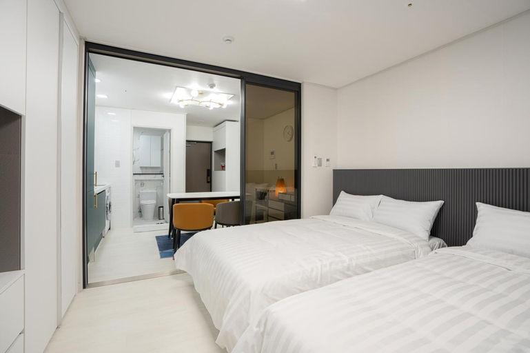 Bedroom 2, Seomoon Residence Hotel, Jeju