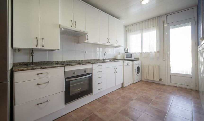 Room 4, R142 - B4 Manila Resort Centrales, Tarragona