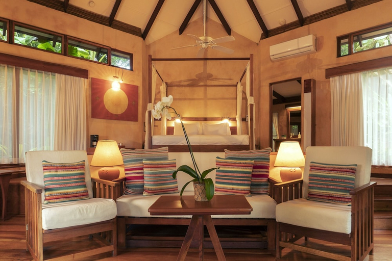 Others 5, Hotel Capitan Suizo, Santa Cruz