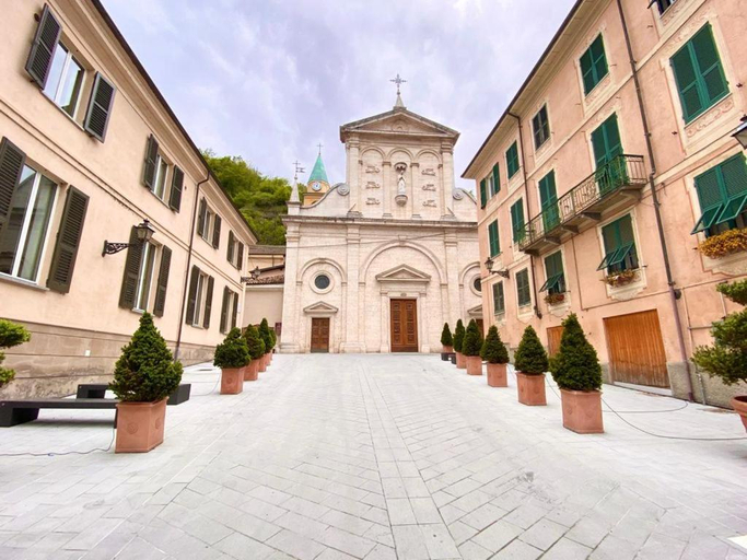 Exterior 4