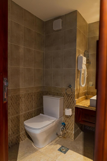 Bathroom 5, Blumar El Dome, 'Ataqah