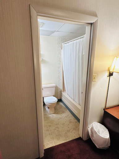 Bathroom 4, Pamola Motor Lodge, Penobscot