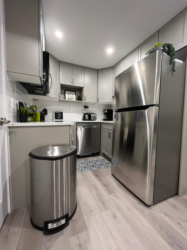 Others 4, Private Chic Modern Suite with Kitchen near Spruce Meadows and LRT, Division No. 6