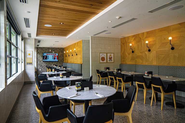 Food & Drinks 5, Accent Inns Burnaby, Greater Vancouver