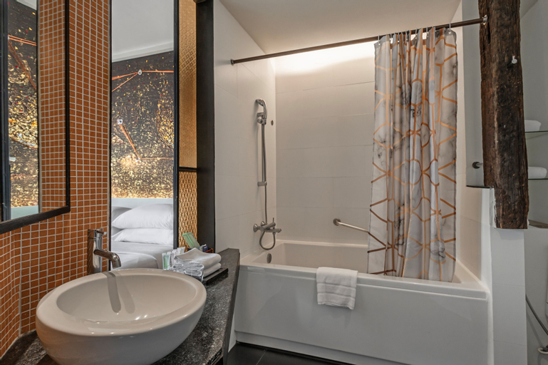 Bathroom 7