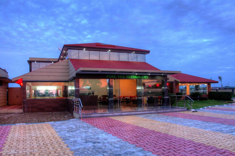 Exterior & Views