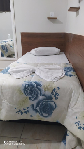 Others 2, Pousada Quarto com tv,ar,frigobar,wifi e garagem, Aparecida
