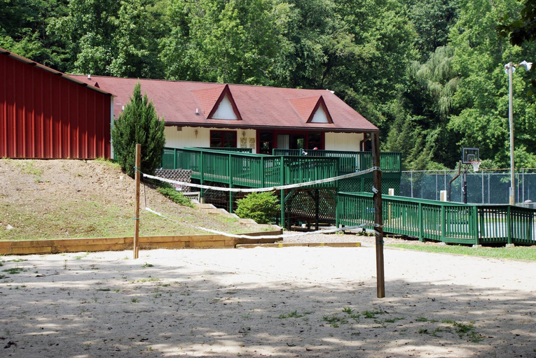 Exterior & Views 2, Alpine Crest Resort, White