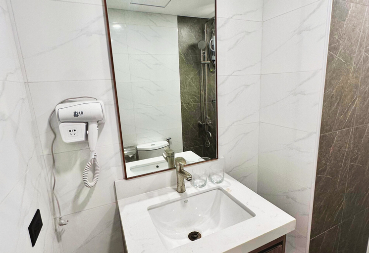 Bathroom 14