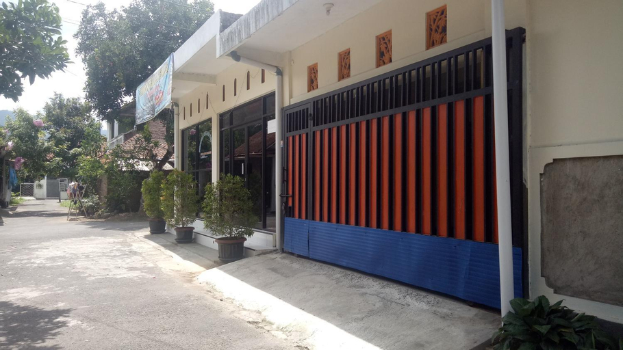 Exterior & Views, Homestay Sutrisno, Magelang