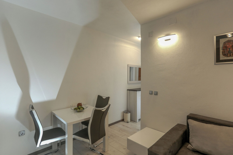 Others 5, Apartment Freni, Supetar