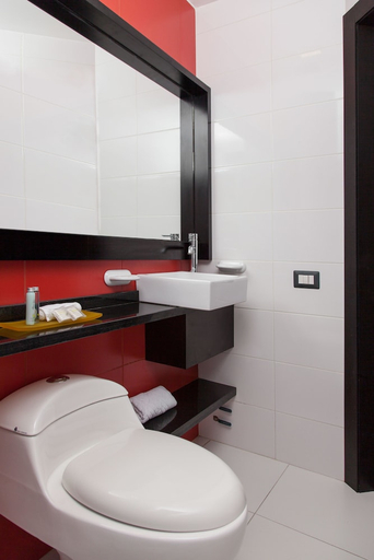 Bathroom 5, Hotel Finlandia, Quito