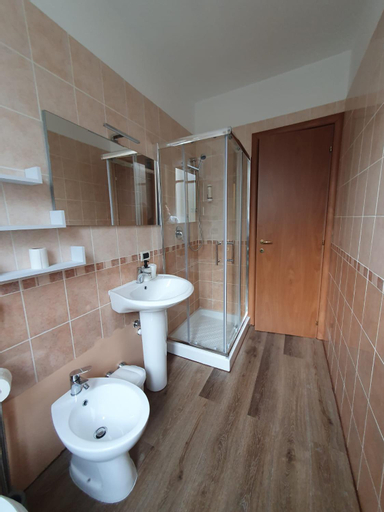 Bathroom 18