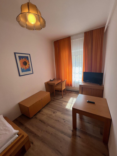 Others 4, Hotel Post 16, Braunau am Inn