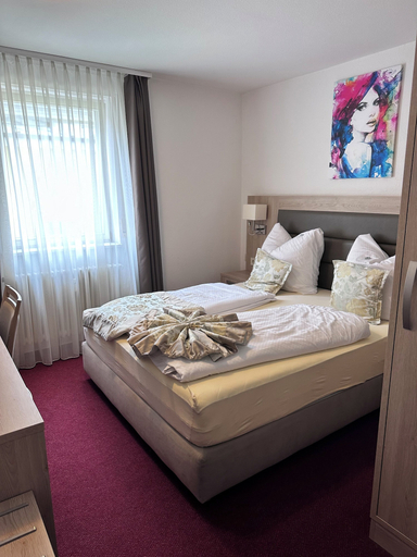Bedroom 4, Hotel Sonne, Ravensburg
