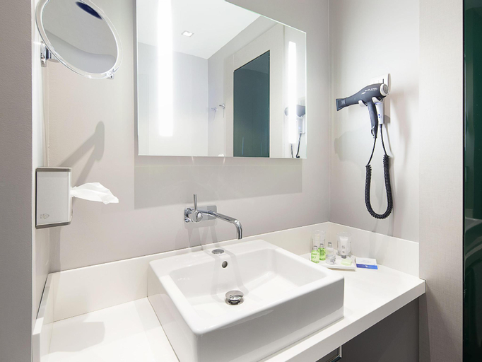 Bathroom 7