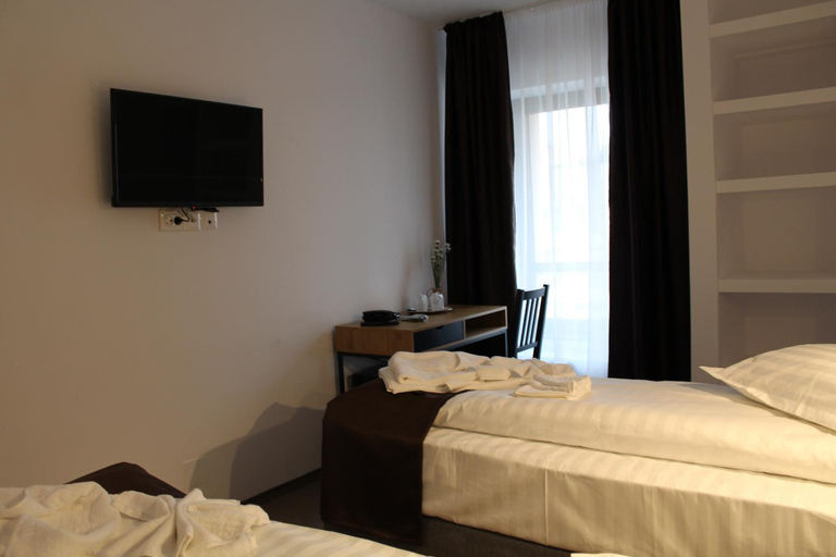 Bedroom 2, Hotel Parang, Livadia