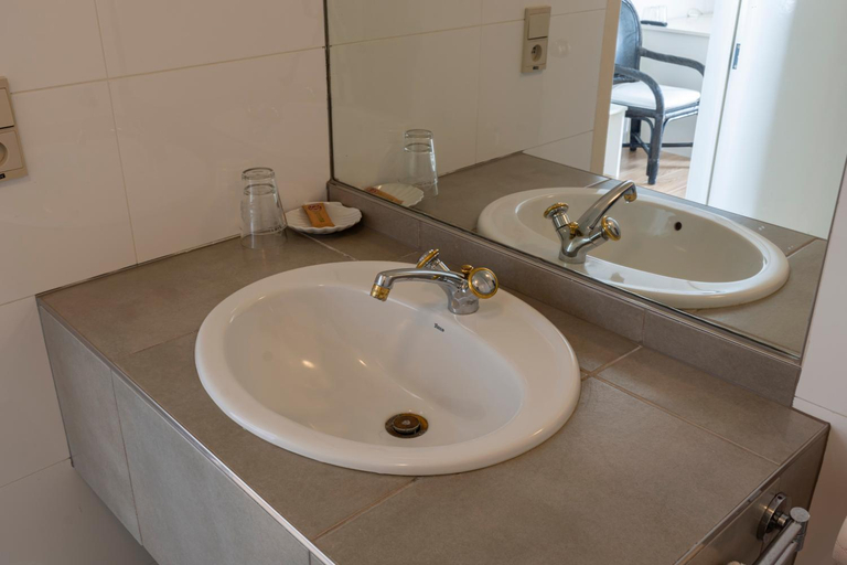 Bathroom 4, De Witte Meren, Vlaams Brabant
