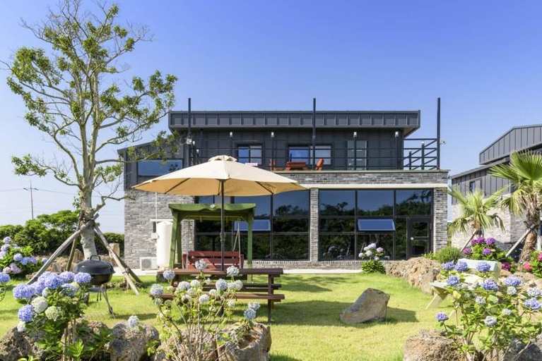 Seogwipo Happy House Pool Villa, Seogwipo