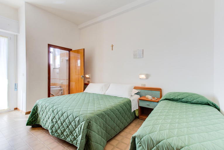 Bedroom 2, Hotel Astoria, Rimini