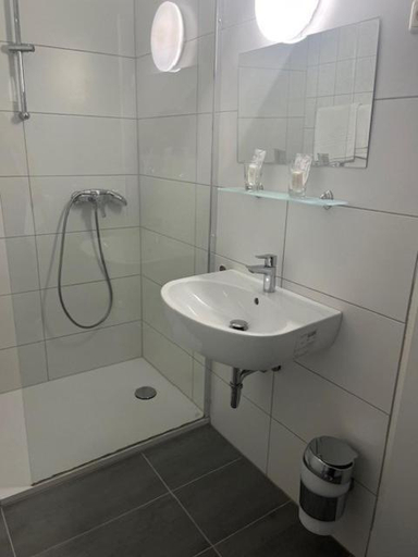 Bathroom 2, Hotel Post 14, Braunau am Inn