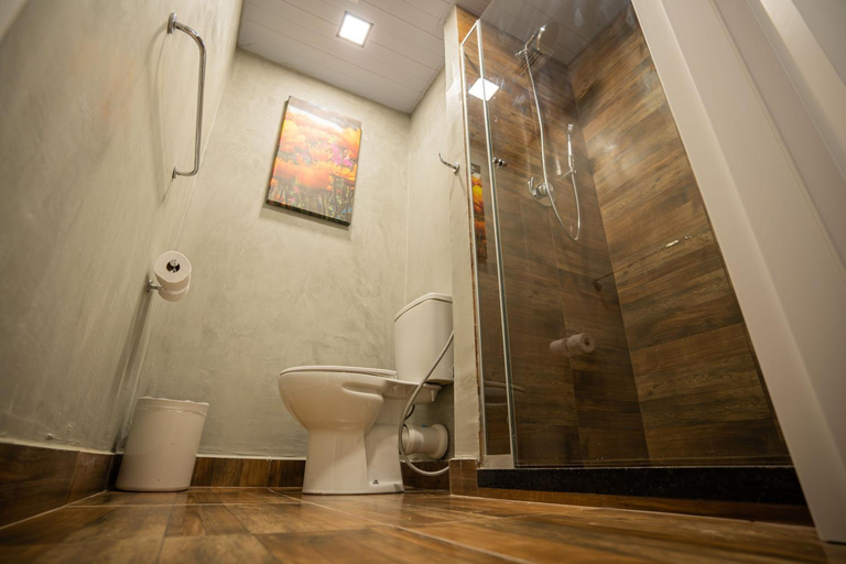 Bathroom 3, CAMPOS DE HOLAMBRA INN, Paranaparema