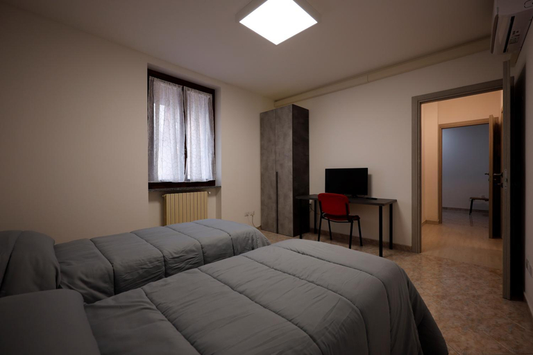 Others 2, Placido's B&B, Milano