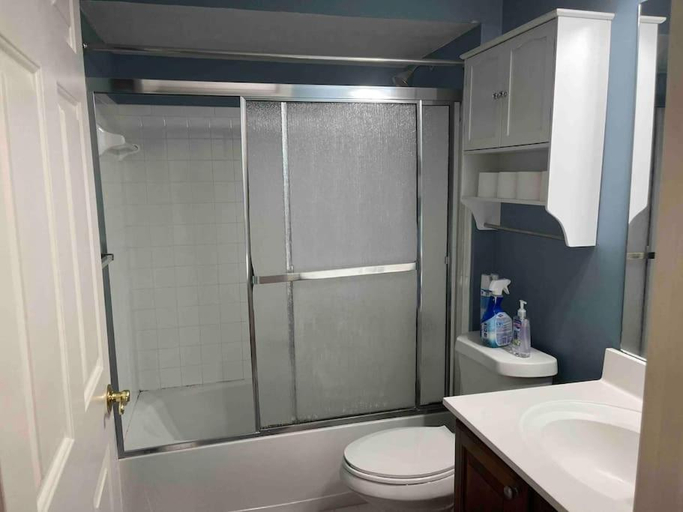 Others 4, SUITE A - Private Cozy, Spacious Suite with Private Bathroom, Prince George's