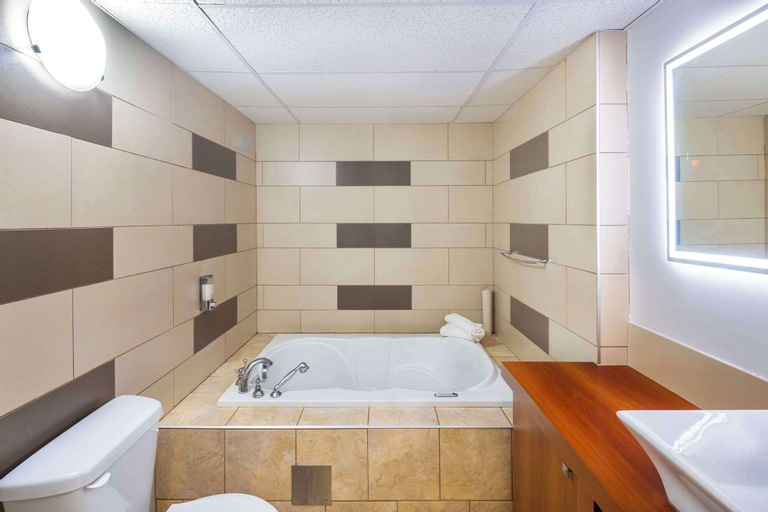 Bathroom 14