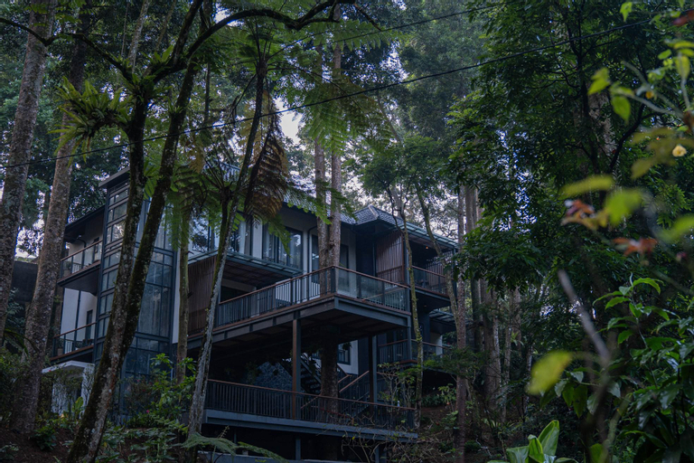 Exterior 14