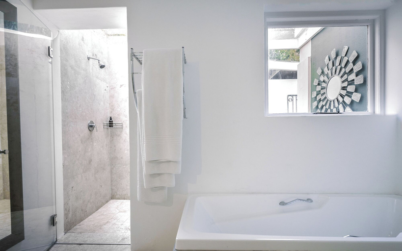 Bathroom 4, Silvermist Hotel, City of Cape Town