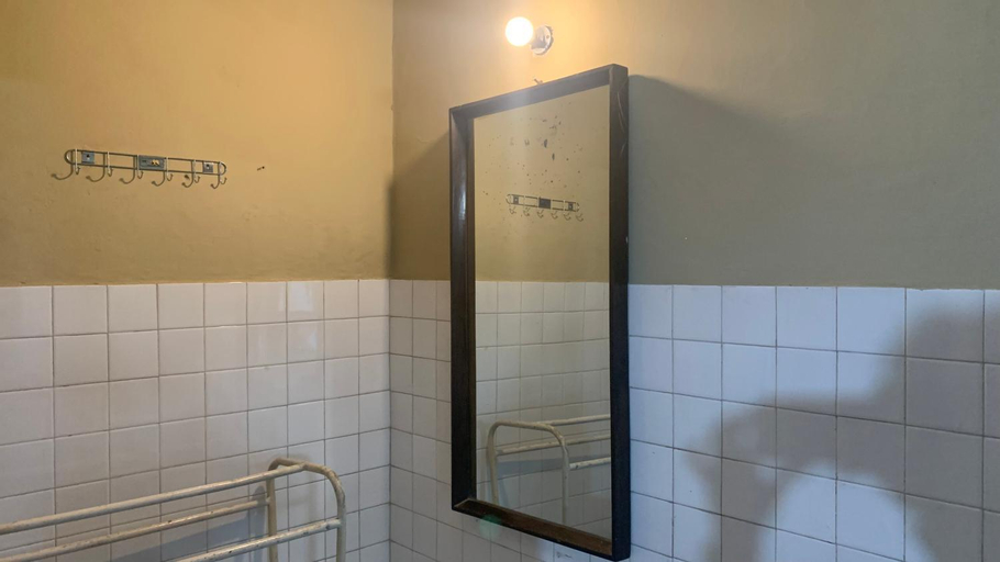 Bathroom 7