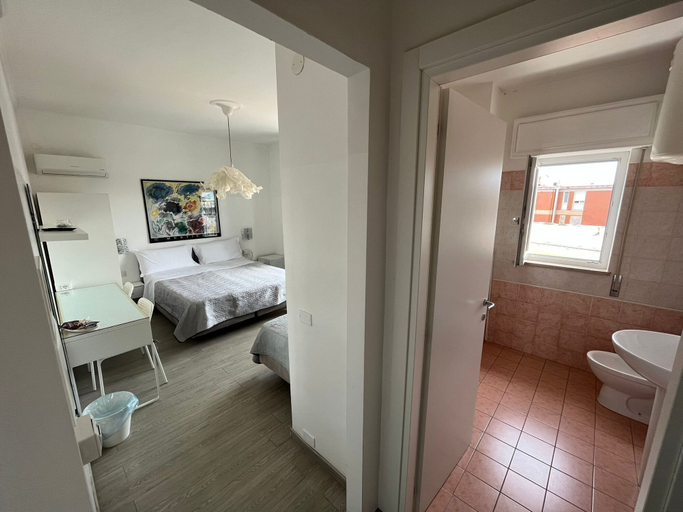 Bedroom 4, F Rooms, Napoli