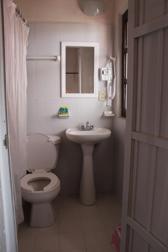 Bathroom, Hotel el Rinconcito Yuriria Gto, Yuriria