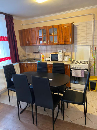 Others 2, Sweet Home Apartman, Hajdúszoboszló