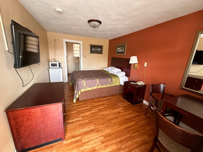 Others 3, Budget Inn, Cole
