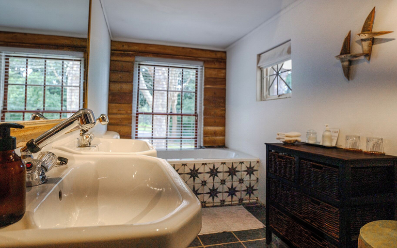 Bathroom 4, Silvermist Hotel, City of Cape Town