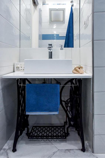 Bathroom 5, White House civico 28, Salerno