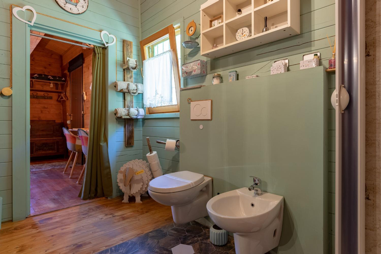 Bathroom 18