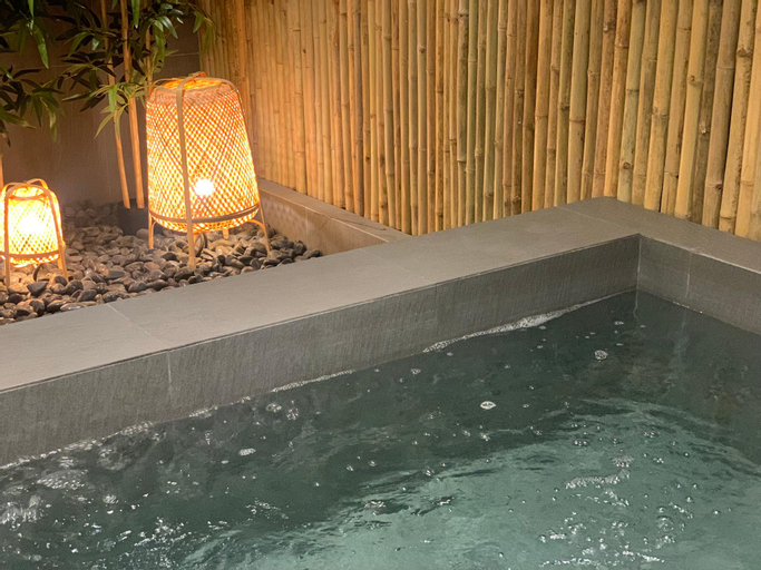 Wellness Stay and Hotel Sukhumvit 107 - Tap to explore photos