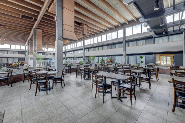 Food & Drinks 5, Riverside Hotel & Conference Center, Natrona