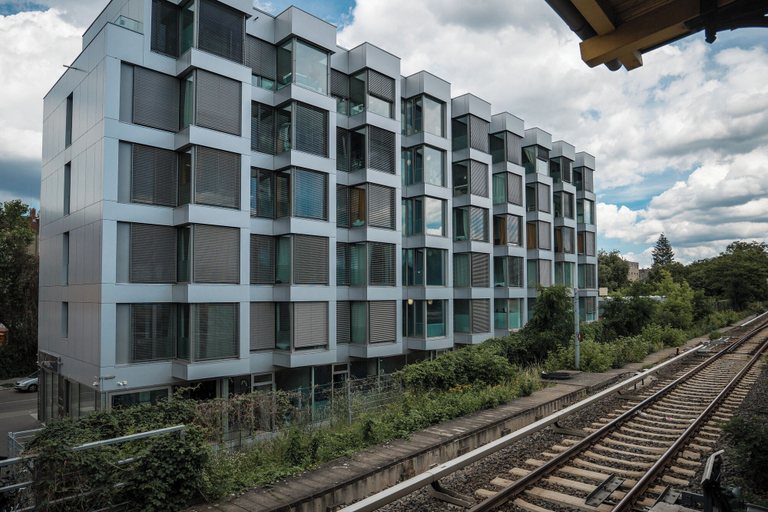 Exterior & Views